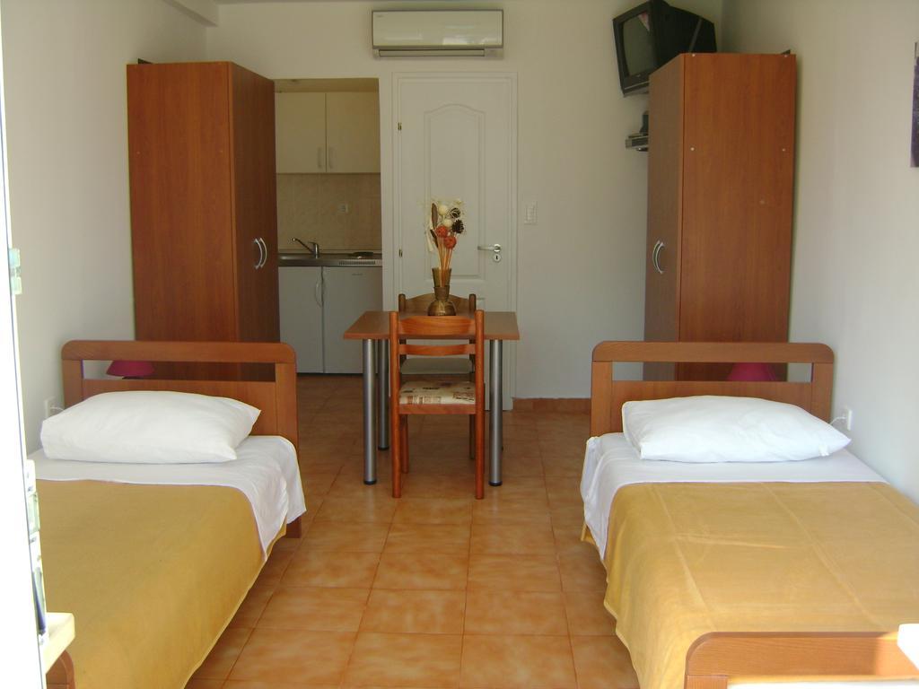 Apartment For Holidays In Pula Room photo