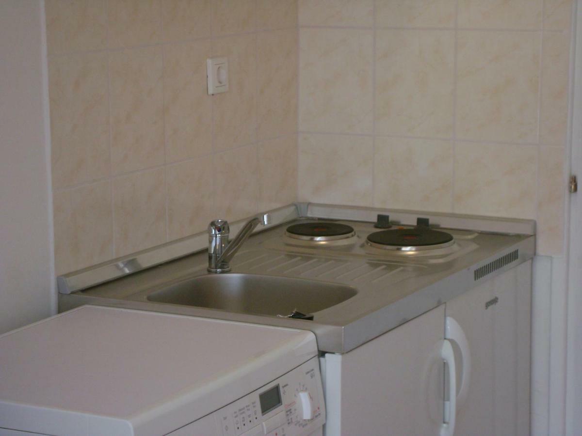 Apartment For Holidays In Pula Room photo